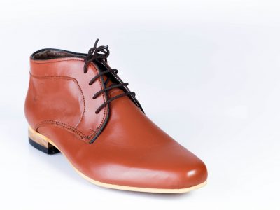 Ankle boot with binding classic shape