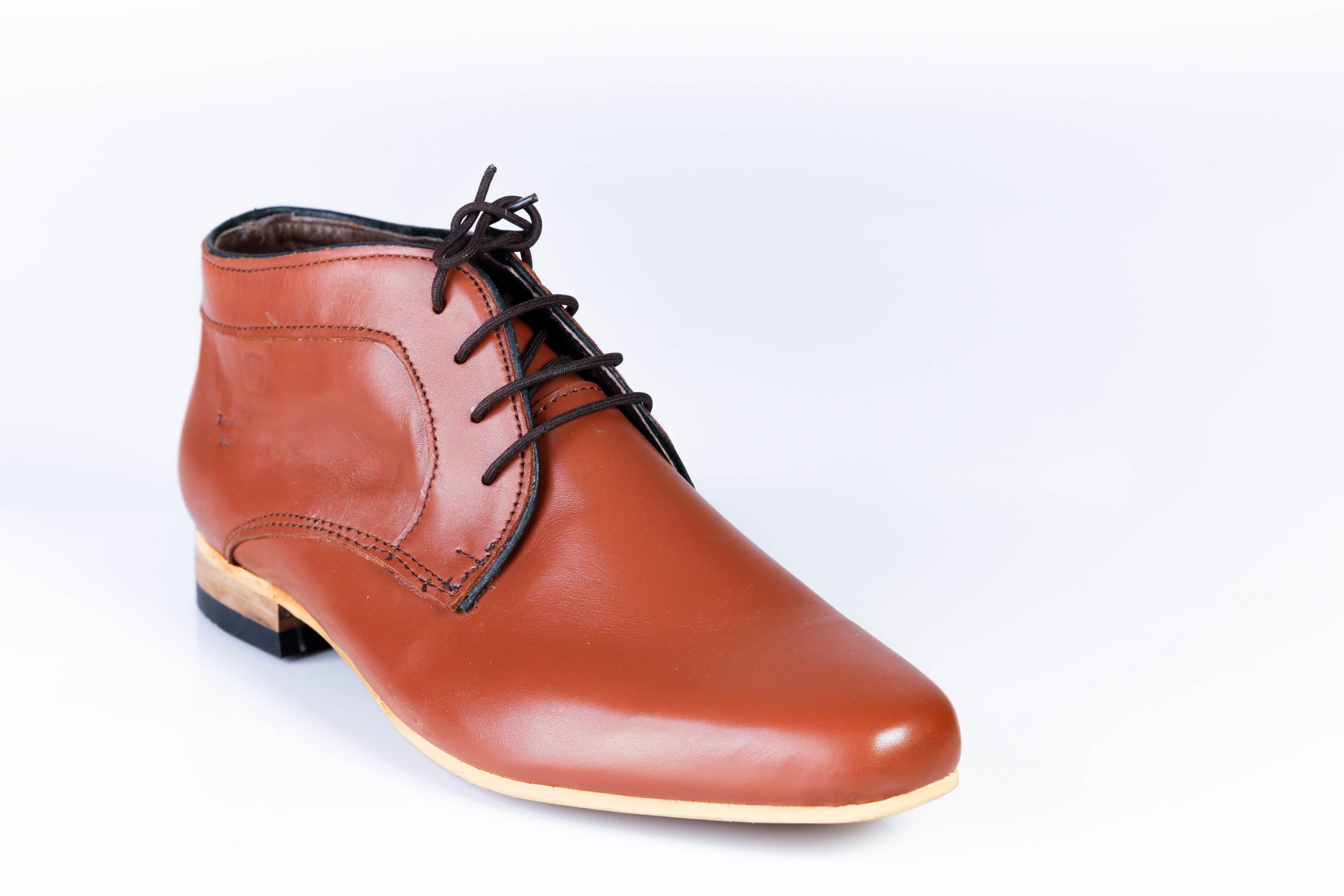 Ankle boot with binding classic shape